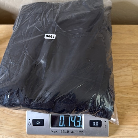 Abercrombie & Fitch The 90’s Straight Ultra High Rise Vegan Leather Pants - Picture 13 of 13